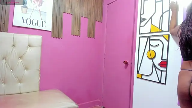 Lucia Spear online show from December 17, 2025, 12:44 pm