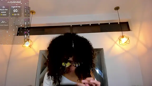 Snapshot of Hanna_Cornee_ chatting on February 3, 2026, 12:21 pm Hanna Cornee online show from February 3, 2026, 12:21 pm