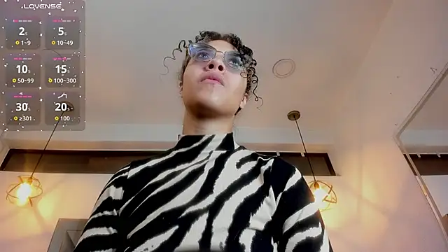 Snapshot of Hanna_Cornee_ chatting on February 4, 2026, 1:39 pm Hanna Cornee online show from February 4, 2026, 1:39 pm