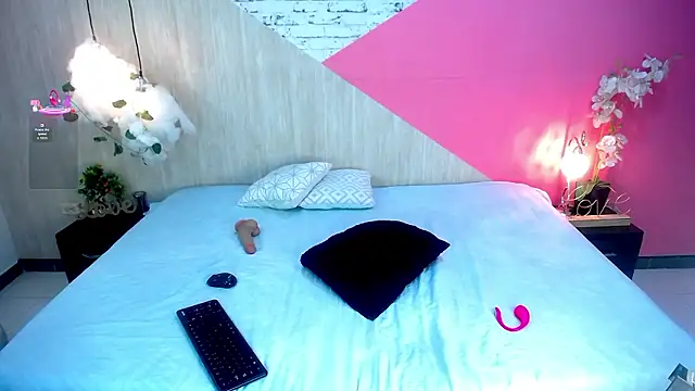 sophia brunette  online show from January 14, 2026, 12:00 pm