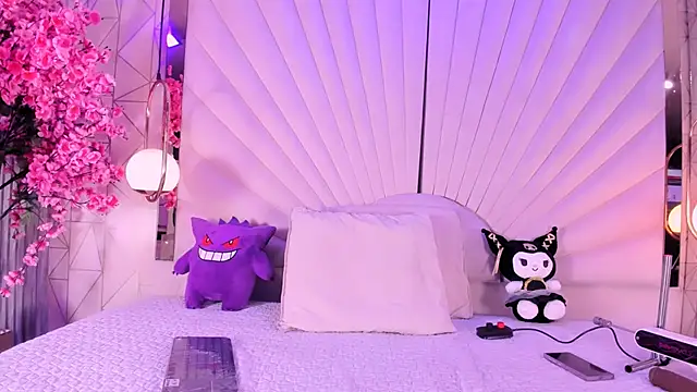 VesperVelvet online show from May 19, 2026, 5:14 am