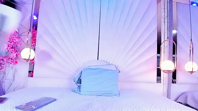 VesperVelvet online show from May 20, 2026, 5:13 am
