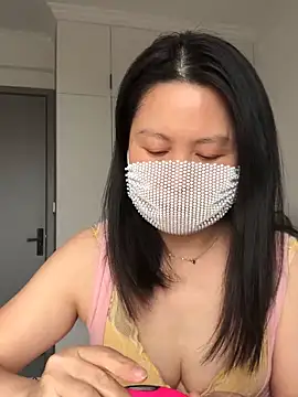 chengcheng12 online show from February 8, 2026, 2:37 am