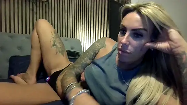 Snapshot of poppyinga1 chatting on November 9, 2025, 10:19 pm poppyinga1 online show from November 9, 2025, 10:19 pm