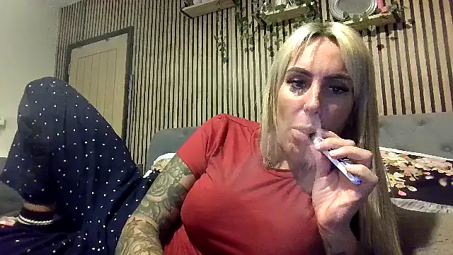 poppyinga1 online show from February 11, 2026, 8:14 pm