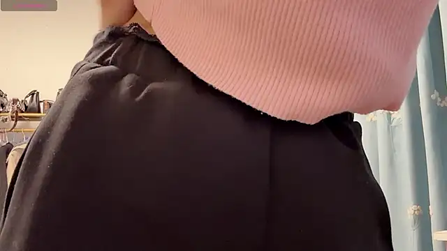 lijia125216 online show from October 18, 2025, 3:13 pm