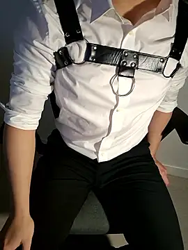 111owo111 online show from October 6, 2025, 1:19 pm