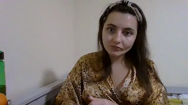 DInaraXRose online show from October 6, 2025, 7:00 pm