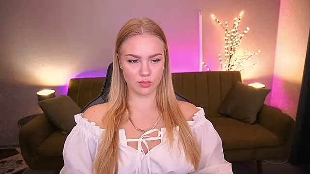 Snapshot of CelesteNoir chatting on September 30, 2025, 6:29 am CelesteNoir online show from September 30, 2025, 6:29 am