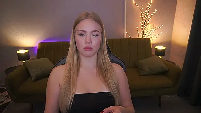 Snapshot of CelesteNoir chatting on October 2, 2025, 6:31 am CelesteNoir online show from October 2, 2025, 6:31 am