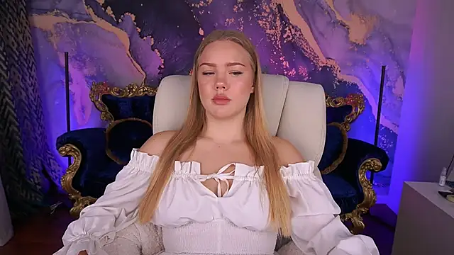 Snapshot of CelesteNoir chatting on October 9, 2025, 6:33 am CelesteNoir online show from October 9, 2025, 6:33 am