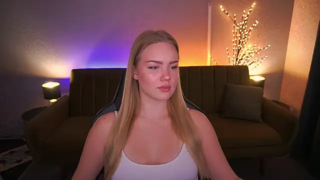 Snapshot of CelesteNoir chatting on October 10, 2025, 6:23 am CelesteNoir online show from October 10, 2025, 6:23 am