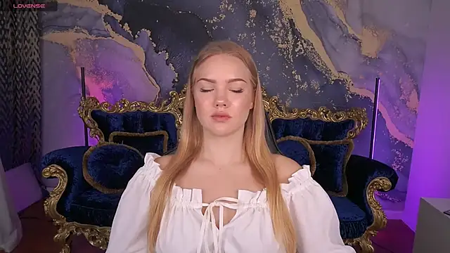 Snapshot of CelesteNoir chatting on October 17, 2025, 6:38 am CelesteNoir online show from October 17, 2025, 6:38 am