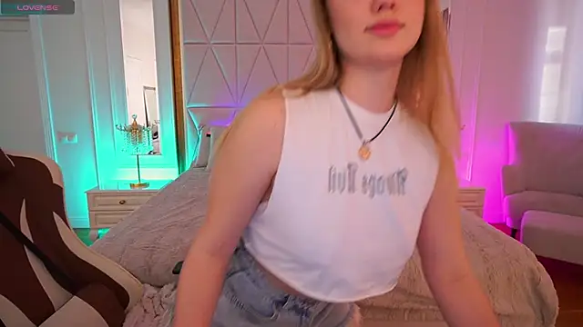 Snapshot of CelesteNoir chatting on December 16, 2025, 7:57 am CelesteNoir online show from December 16, 2025, 7:57 am