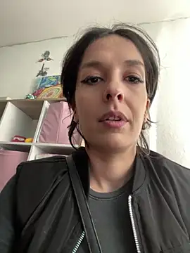 Piggiteablacktea online show from April 17, 2026, 2:31 pm