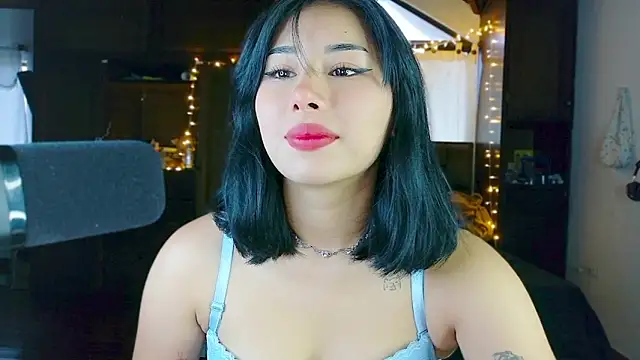 Shisuku Sophi online show from May 3, 2026, 10:27 pm