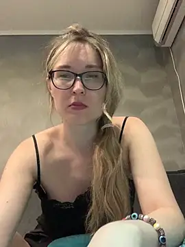 Snapshot of Jugira chatting on September 23, 2025, 10:57 pm Jugira online show from September 23, 2025, 10:57 pm