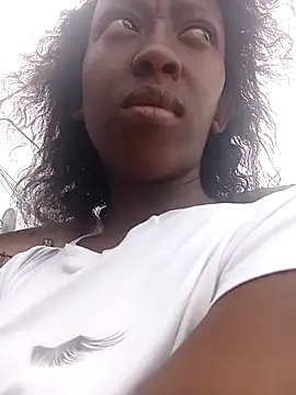 RFeltomWhitJ online show from November 10, 2025, 6:23 am