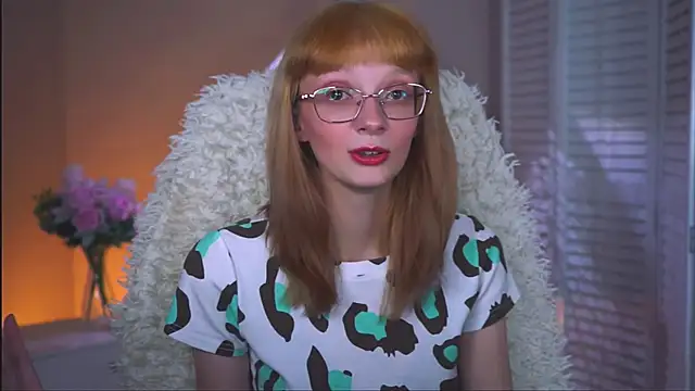 MollyJiggles online show from September 30, 2025, 4:23 pm