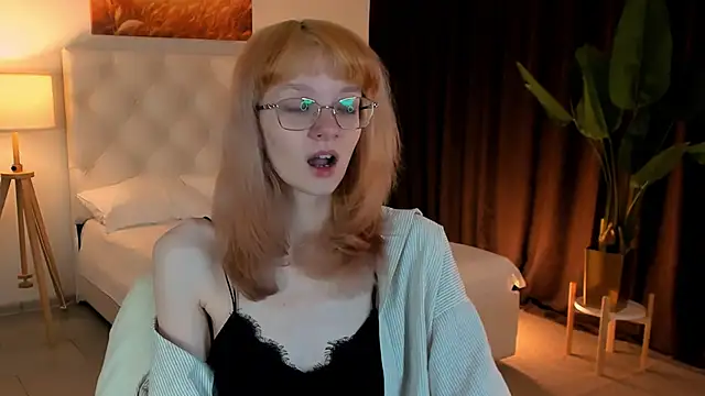 MollyJiggles online show from October 11, 2025, 8:13 am