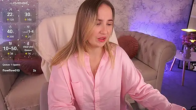 SofieBloom online show from October 2, 2025, 11:45 pm