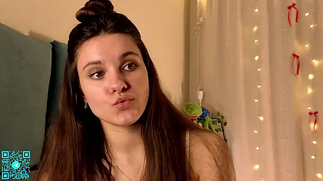 chloemilka online show from February 15, 2026, 5:20 pm