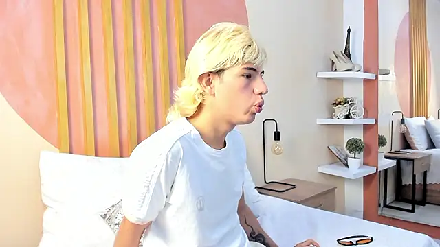 Enrrixxx  online show from February 4, 2026, 12:27 am