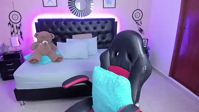 LolaVillalobos online show from March 3, 2026, 11:49 am