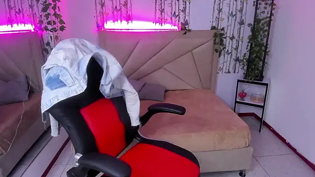 anna moon11 online show from February 15, 2026, 4:53 am