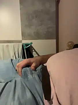 Snapshot of Lars2306 chatting on December 1, 2025, 2:33 pm Lars2306 online show from December 1, 2025, 2:33 pm