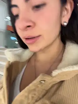 arieel  722 online show from October 23, 2025, 3:06 am