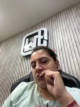 megvibes online show from November 10, 2025, 1:32 pm