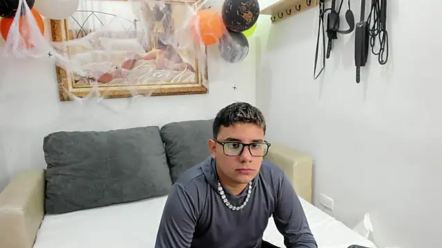 DavilANDkevin2 online show from October 25, 2025, 2:41 am