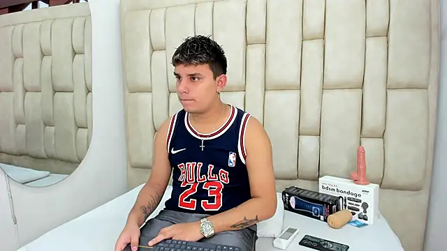 DavilANDkevin2 online show from December 2, 2025, 2:28 am