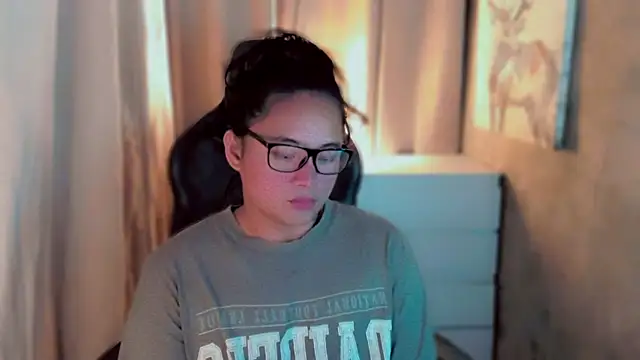 Snapshot of kaicromwell_ chatting on October 21, 2025, 1:23 pm kaicromwell online show from October 21, 2025, 1:23 pm