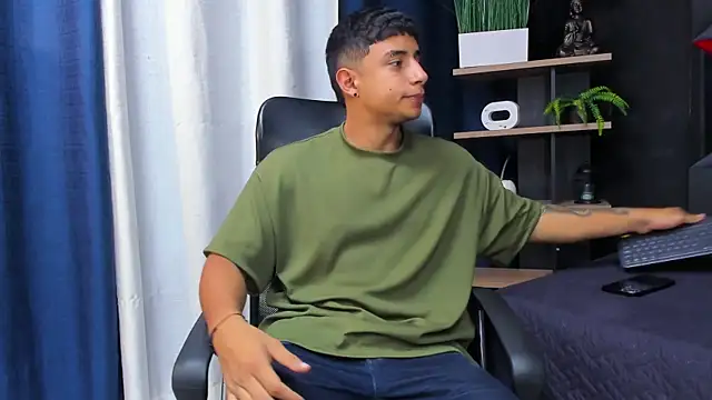 jaze bradley online show from December 2, 2025, 11:26 am