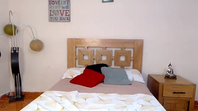 Snapshot of ValeSantoDomingo chatting on October 14, 2025, 9:37 pm ValeSantoDomingo online show from October 14, 2025, 9:37 pm