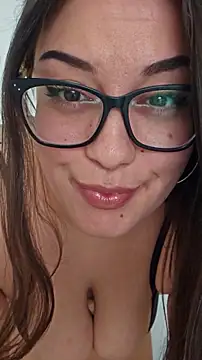 Snapshot of Larissa4U chatting on September 21, 2025, 9:44 am Larissa4U online show from September 21, 2025, 9:44 am