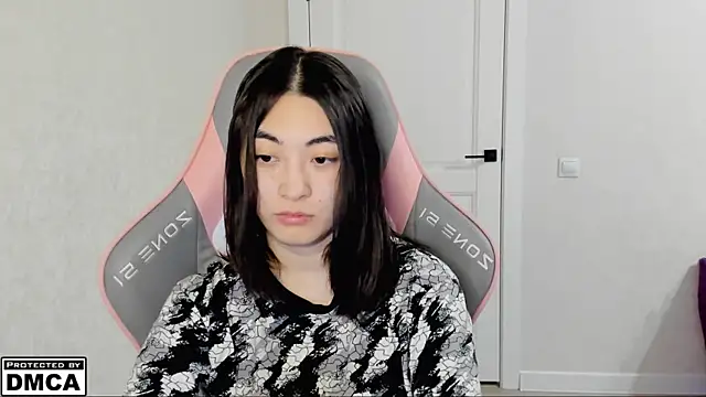 MeilideQian1 online show from November 6, 2025, 5:25 pm