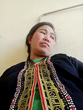 jienrrr online show from November 7, 2025, 6:24 am