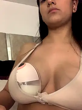 CamiJone online show from November 24, 2025, 11:37 pm