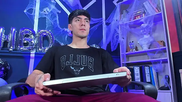 etham wolf  online show from October 27, 2025, 1:15 pm