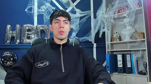 etham wolf  online show from October 29, 2025, 12:18 pm