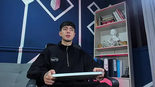 etham wolf  online show from November 13, 2025, 11:20 am