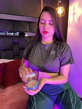 AndieJones  online show from November 21, 2025, 12:37 pm