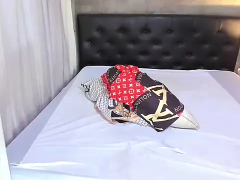 hotbabymaria online show from October 28, 2025, 1:09 am