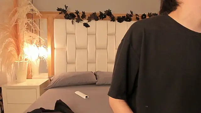 Daphne And Roger online show from November 20, 2025, 11:21 am