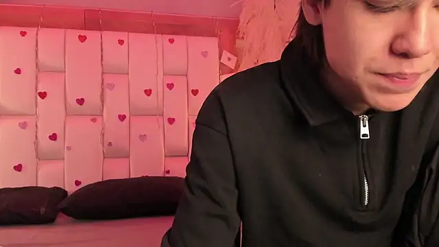 Daphne And Roger online show from February 18, 2026, 11:06 am