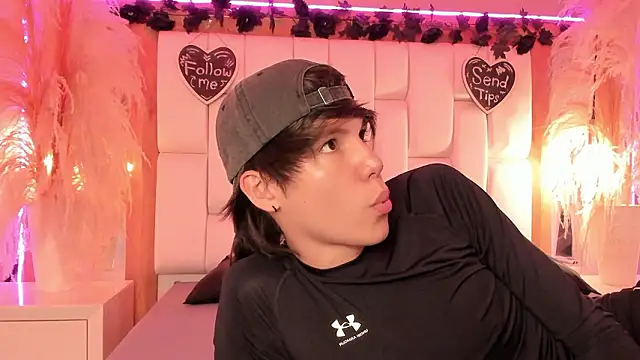 Daphne And Roger online show from March 2, 2026, 11:17 am