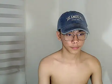 ynotyu online show from October 31, 2025, 5:41 am